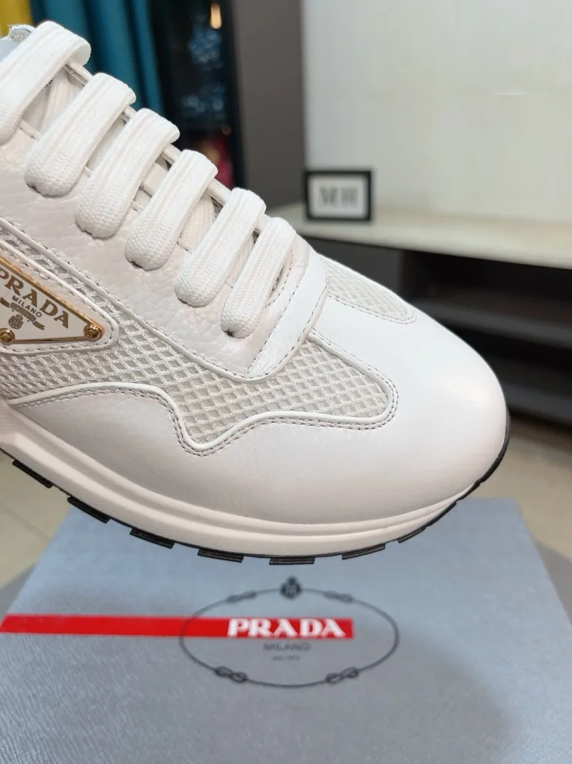 Men's shoes 💰580🌹🌹High-quality new Prada counters are launched simultaneously. The new men's shoes and 😘fabrics are selected from imported mesh and glue-spraying technology. Imported cowhide lining. 👍🏿High-end☄️Open-molded non-slip rubber outsole, exquisite lines, simple and elegant, comfortable and high-end for leisure travel. Code number: 38 to 44